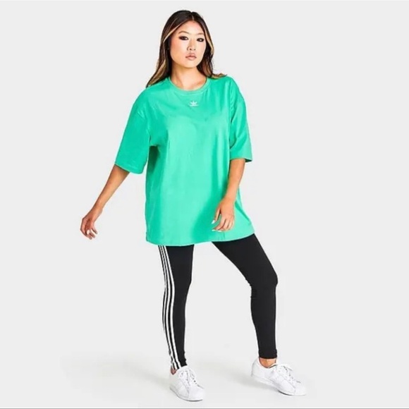 NWT Adidas Originals Oversized Logo Tee shirt Green - Picture 2 of 6